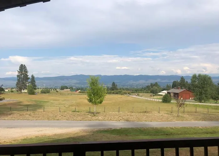 Stunning Views, Prime Location
