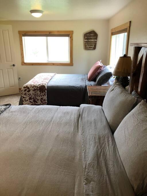 Stunning Views, Prime Location * Hamilton