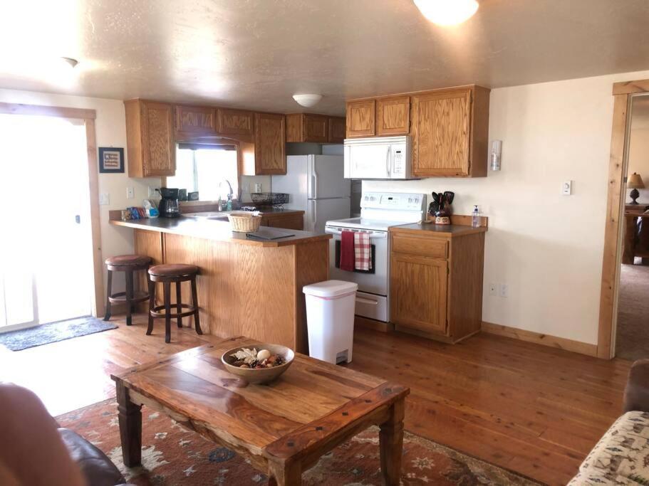 Stunning Views, Prime Location Hamilton